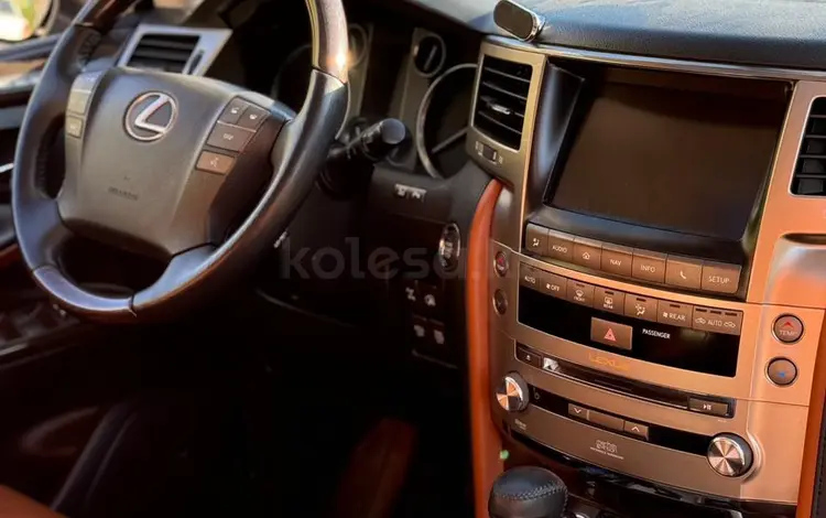 Lexus LX 570 2014 года за 25 000 000 тг. в Астана