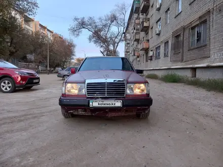 Mercedes-Benz E 230 1993 года за 1 184 503 тг. в Байконыр – фото 7