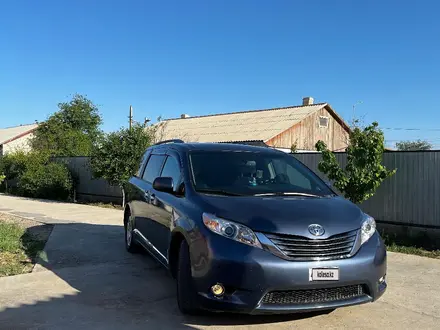 Toyota Sienna 2014 года за 8 000 000 тг. в Атырау – фото 2