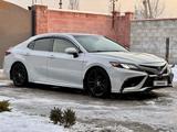 Toyota Camry 2021 года за 16 500 000 тг. в Алматы