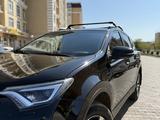 Toyota RAV4 2019 года за 14 000 000 тг. в Актау – фото 2