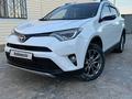 Toyota RAV4 2015 годаfor11 000 000 тг. в Атырау