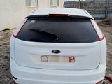 Ford Focus 2011 года за 10 000 тг. в Атырау – фото 2