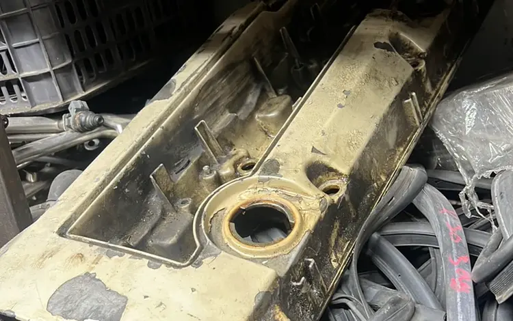 Привозной оригинал клапанная крышка M104 MERCEDES BENZ за 2 000 тг. в Алматы