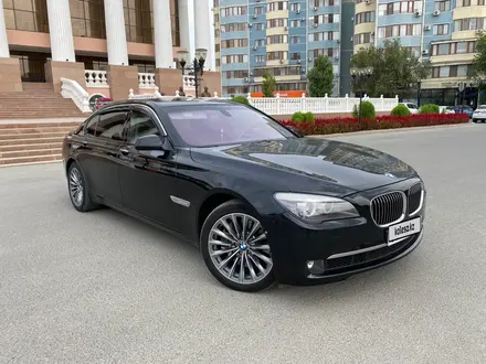 BMW 750 2012 года за 15 000 000 тг. в Астана – фото 3