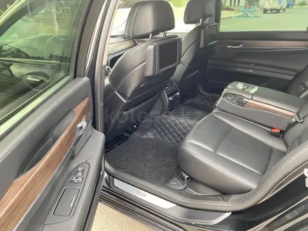BMW 750 2012 года за 15 000 000 тг. в Астана – фото 11