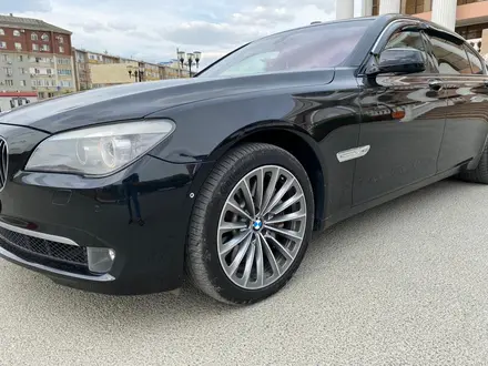 BMW 750 2012 года за 15 000 000 тг. в Астана – фото 16