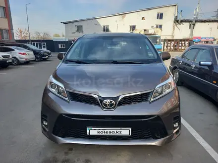 Toyota Sienna 2015 года за 14 200 000 тг. в Алматы – фото 11