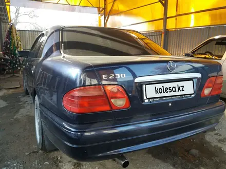 Mercedes-Benz E 230 1995 года за 2 500 000 тг. в Есик – фото 3