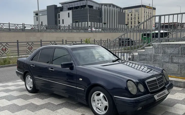 Mercedes-Benz E 320 1997 года за 2 800 000 тг. в Шымкент