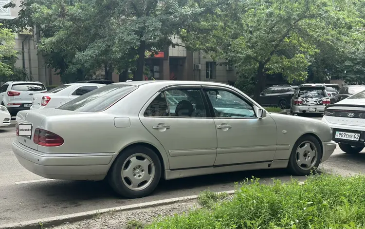 Mercedes-Benz E 320 1998 года за 2 900 000 тг. в Алматы