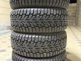 Kumho WinterCraft Ice WI32 215/55 R17 98T с шипами за 120 000 тг. в Шамалган – фото 3
