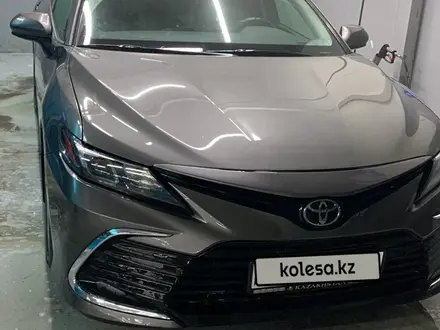 Toyota Camry 2022 года за 13 800 000 тг. в Астана