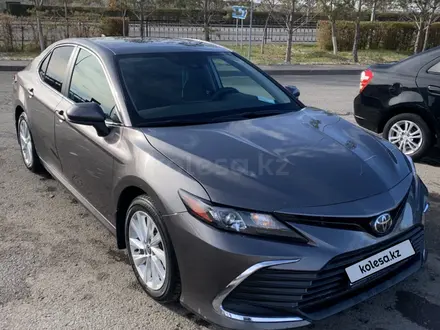 Toyota Camry 2022 года за 13 800 000 тг. в Астана – фото 4