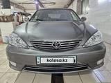 Toyota Camry 2003 годаүшін5 850 000 тг. в Актобе – фото 5