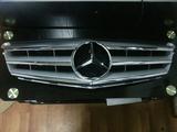 Решетка радиатора Mercedes-Benz W204 C-класс за 35 000 тг. в Алматы