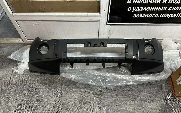 Бампер передний на Mitsubishi Pajero 4 с 2006 по 2023 г.в. за 75 000 тг. в Актау