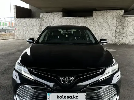 Toyota Camry 2019 года за 12 400 000 тг. в Алматы