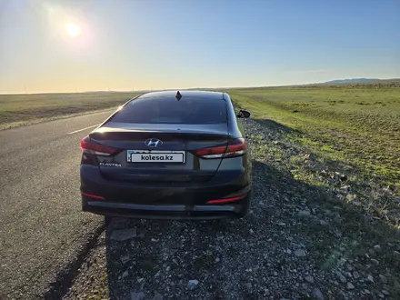 Hyundai Elantra 2018 года за 6 600 000 тг. в Караганда – фото 3