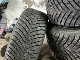 Диск с Покрышкой зимний шипы за 270 000 тг. в Сатпаев – фото 3