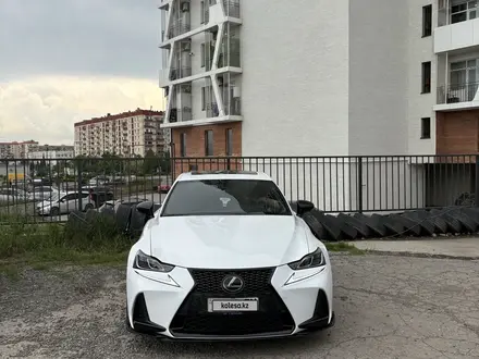 Lexus IS 300 2019 года за 13 000 000 тг. в Атырау