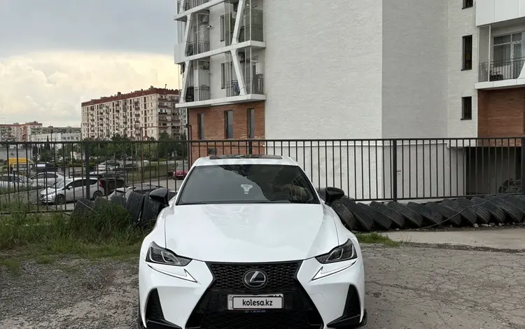 Lexus IS 300 2019 года за 13 000 000 тг. в Атырау