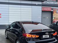 Hyundai Elantra 2017 года за 6 000 000 тг. в Атырау