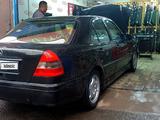 Mercedes-Benz C 200 1995 года за 950 000 тг. в Астана