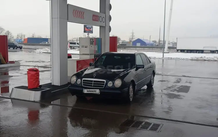 Mercedes-Benz E 320 1996 года за 2 000 000 тг. в Алматы