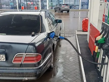 Mercedes-Benz E 320 1996 года за 2 000 000 тг. в Алматы – фото 4