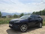 Toyota RAV4 2020 года за 13 500 000 тг. в Алматы