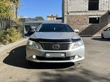 Toyota Camry 2013 года за 10 000 000 тг. в Астана – фото 2