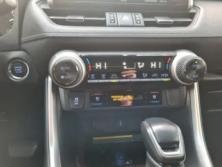 Toyota RAV4 2021 года за 19 000 000 тг. в Актобе – фото 17