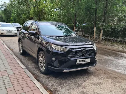 Toyota RAV4 2021 года за 19 000 000 тг. в Актобе – фото 4
