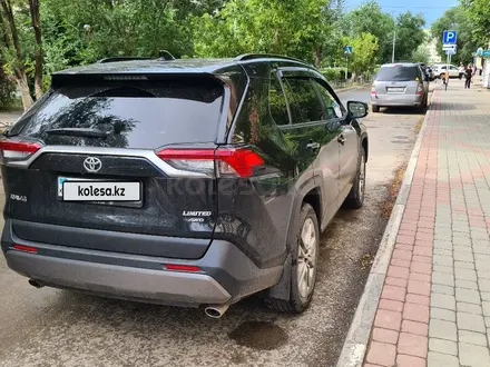 Toyota RAV4 2021 года за 19 000 000 тг. в Актобе – фото 6
