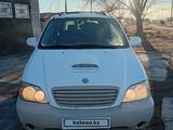 Kia Carnival 2001 года за 1 350 000 тг. в Караганда – фото 2