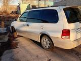 Kia Carnival 2001 года за 1 350 000 тг. в Караганда – фото 4
