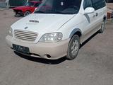 Kia Carnival 2001 года за 2 200 000 тг. в Караганда