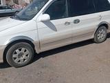 Kia Carnival 2001 года за 2 200 000 тг. в Караганда – фото 2