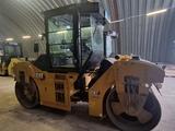CAT  Каток CAT CB7 асфальтовый вибрационный 2024 года за 48 950 000 тг. в Усть-Каменогорск