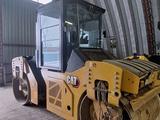 CAT  Каток CAT CB7 асфальтовый вибрационный 2024 года за 48 950 000 тг. в Усть-Каменогорск – фото 3