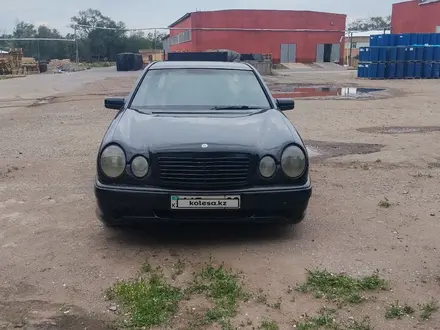 Mercedes-Benz E 320 1998 года за 3 000 000 тг. в Алматы – фото 9