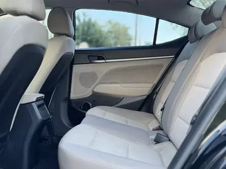 Hyundai Elantra 2017 года за 4 199 999 тг. в Уральск – фото 22