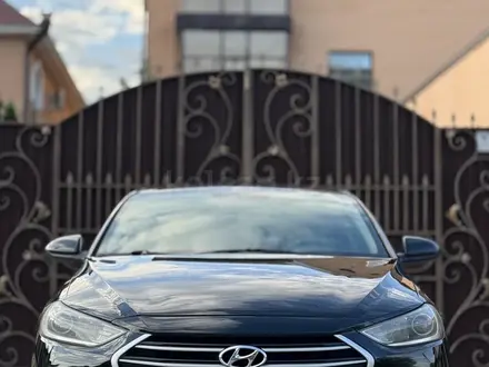 Hyundai Elantra 2017 года за 4 199 999 тг. в Уральск – фото 6