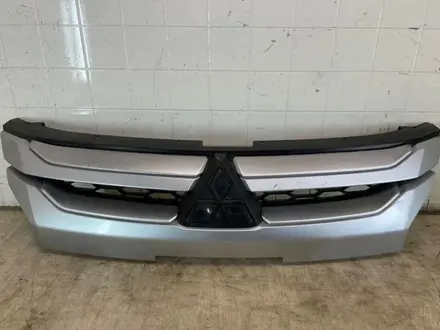 Решетка радиатора Mitsubishi L200 за 1 000 тг. в Астана