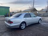 Mercedes-Benz E 200 2001 года за 2 000 000 тг. в Караганда – фото 4