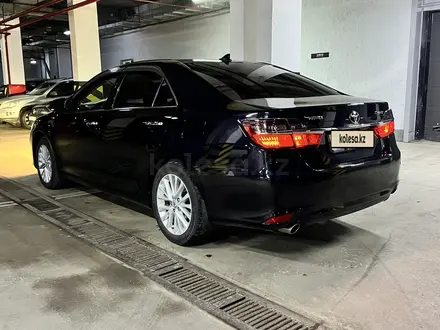 Toyota Camry 2015 года за 14 200 000 тг. в Астана – фото 2