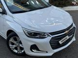 Chevrolet Onix 2023 года за 6 390 000 тг. в Караганда – фото 5