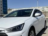 Hyundai Elantra 2019 года за 8 500 000 тг. в Актау – фото 2