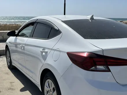 Hyundai Elantra 2019 года за 8 200 000 тг. в Актау – фото 5